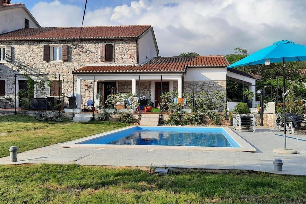 Holiday Home For 8 People, Pool + Sea View Vilanija Eksteriør bilde