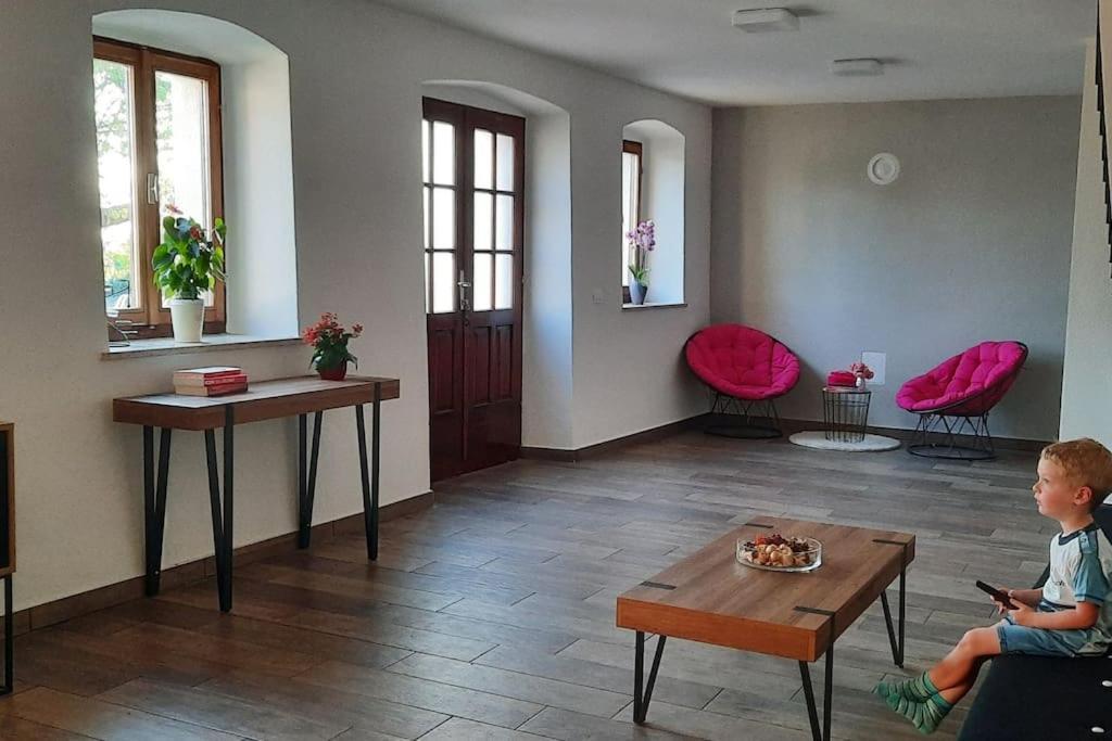 Holiday Home For 8 People, Pool + Sea View Vilanija Eksteriør bilde