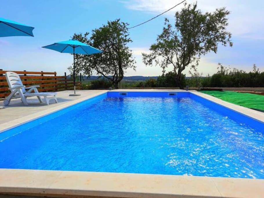 Holiday Home For 8 People, Pool + Sea View Vilanija Eksteriør bilde