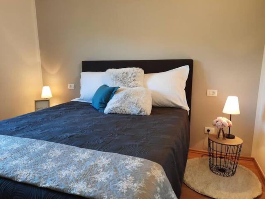 Holiday Home For 8 People, Pool + Sea View Vilanija Eksteriør bilde