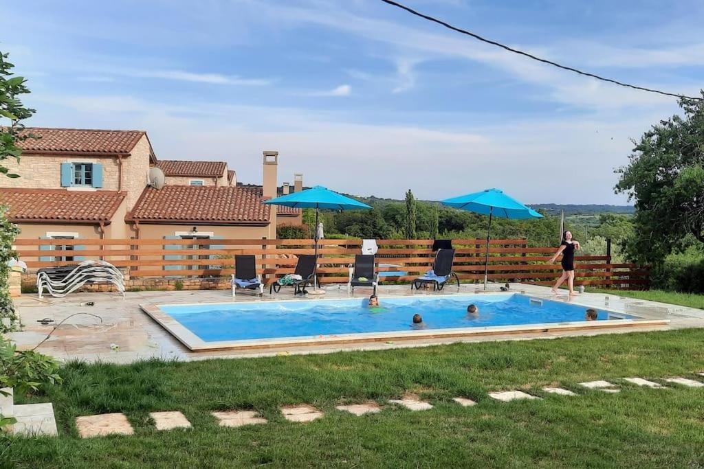 Holiday Home For 8 People, Pool + Sea View Vilanija Eksteriør bilde