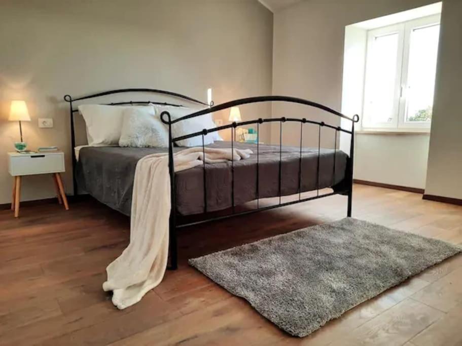 Holiday Home For 8 People, Pool + Sea View Vilanija Eksteriør bilde
