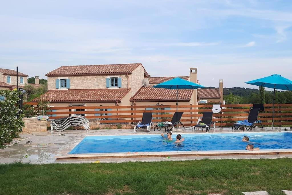Holiday Home For 8 People, Pool + Sea View Vilanija Eksteriør bilde
