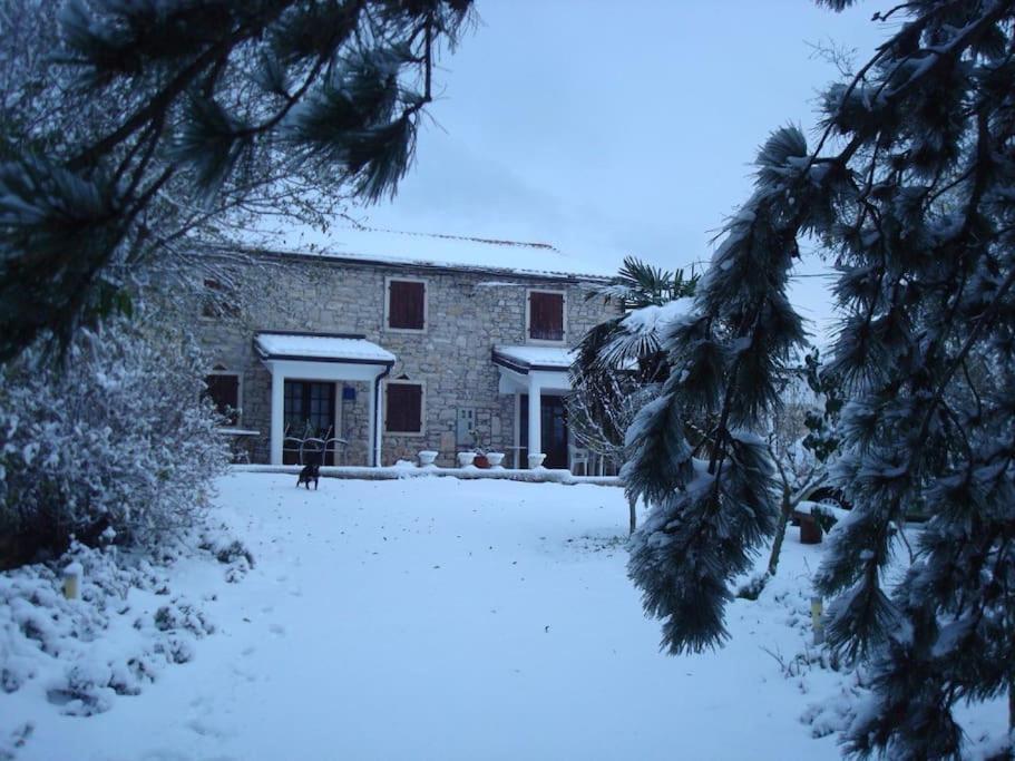 Holiday Home For 8 People, Pool + Sea View Vilanija Eksteriør bilde