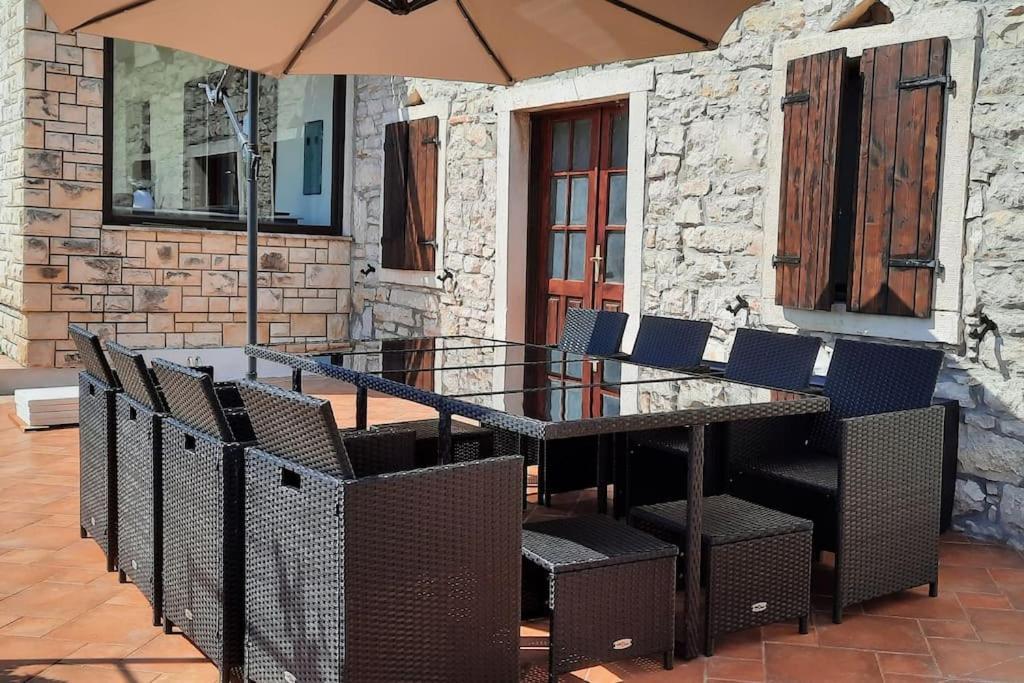 Holiday Home For 8 People, Pool + Sea View Vilanija Eksteriør bilde